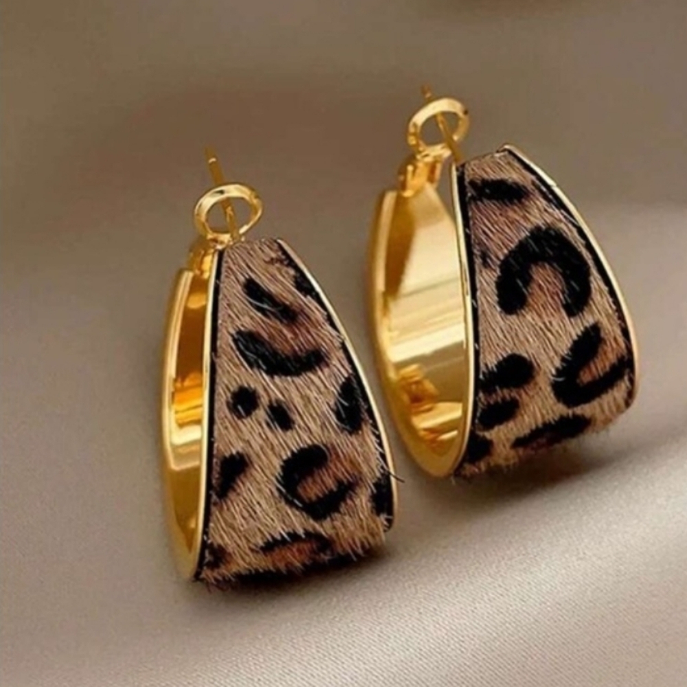 NEW! Unique Elegant Leopard Print Gold Hoop Earrings